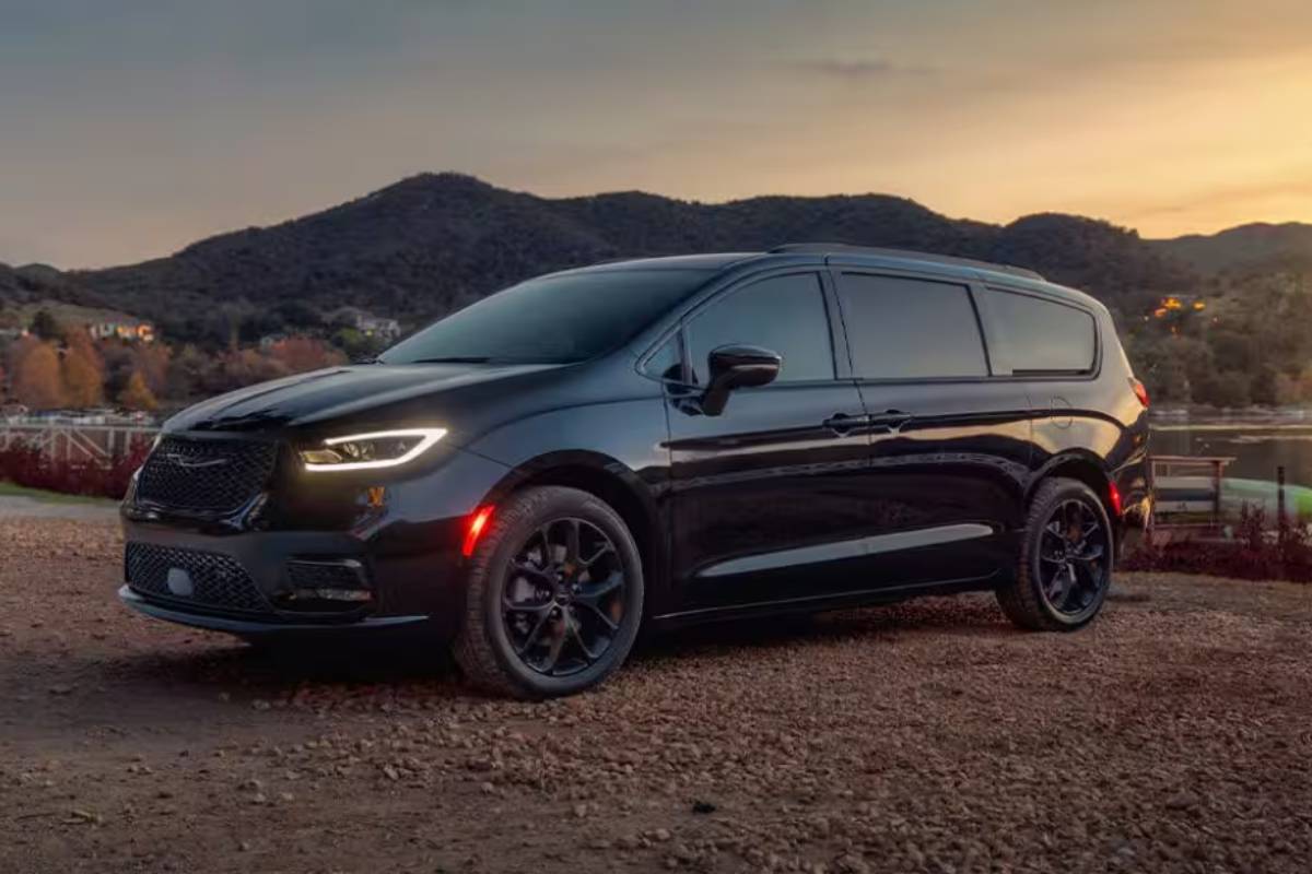 2025 Chrysler Pacifica Select