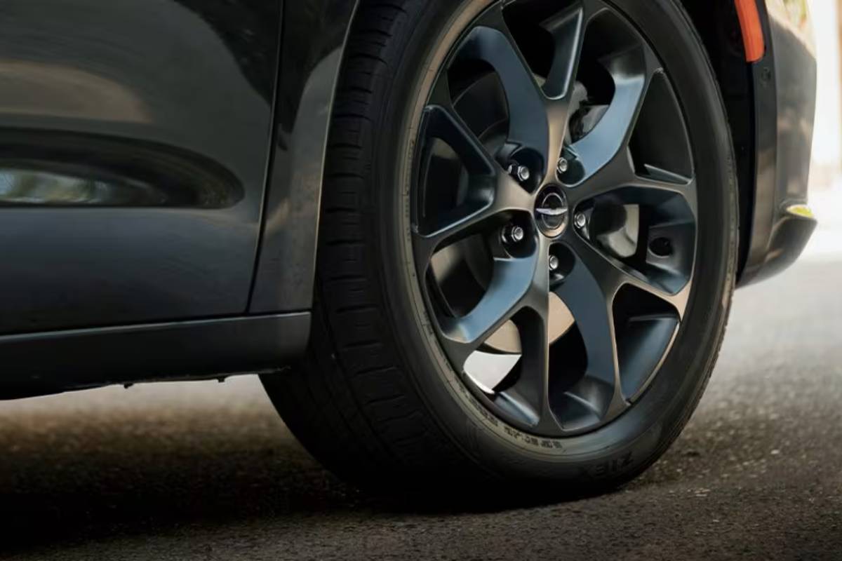 2025 Chrysler Pacifica Select